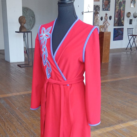 Red and blue embroidered patch work robe - Picture 7 of 8